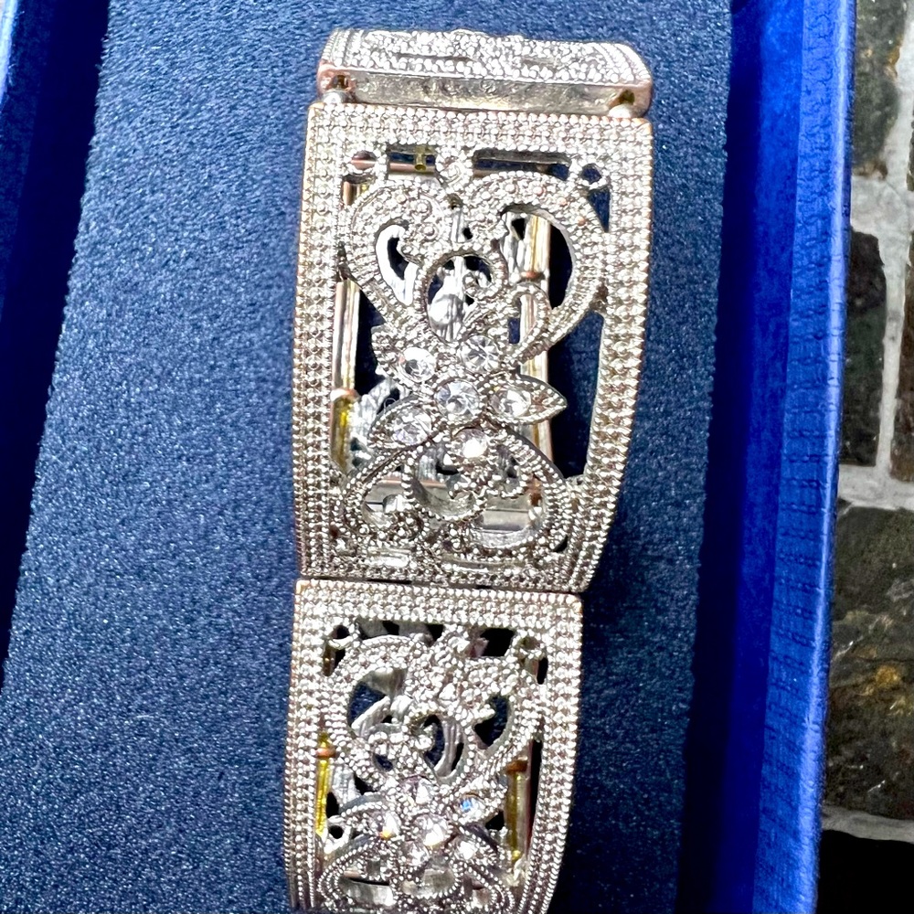 Rhinestone stretch bracelet